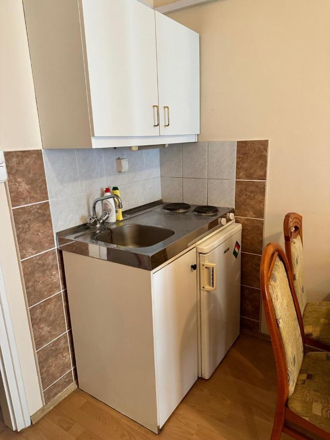 Апартаменти Cozy Garden Apartman Дьюла Екстер'єр фото